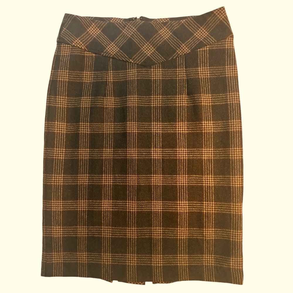 Banana Republic wool lined skirt. Bien and tan size 6!